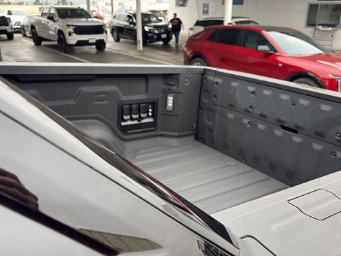 Used 2025 Chevrolet Silverado EV RST AWD/4WD image 12