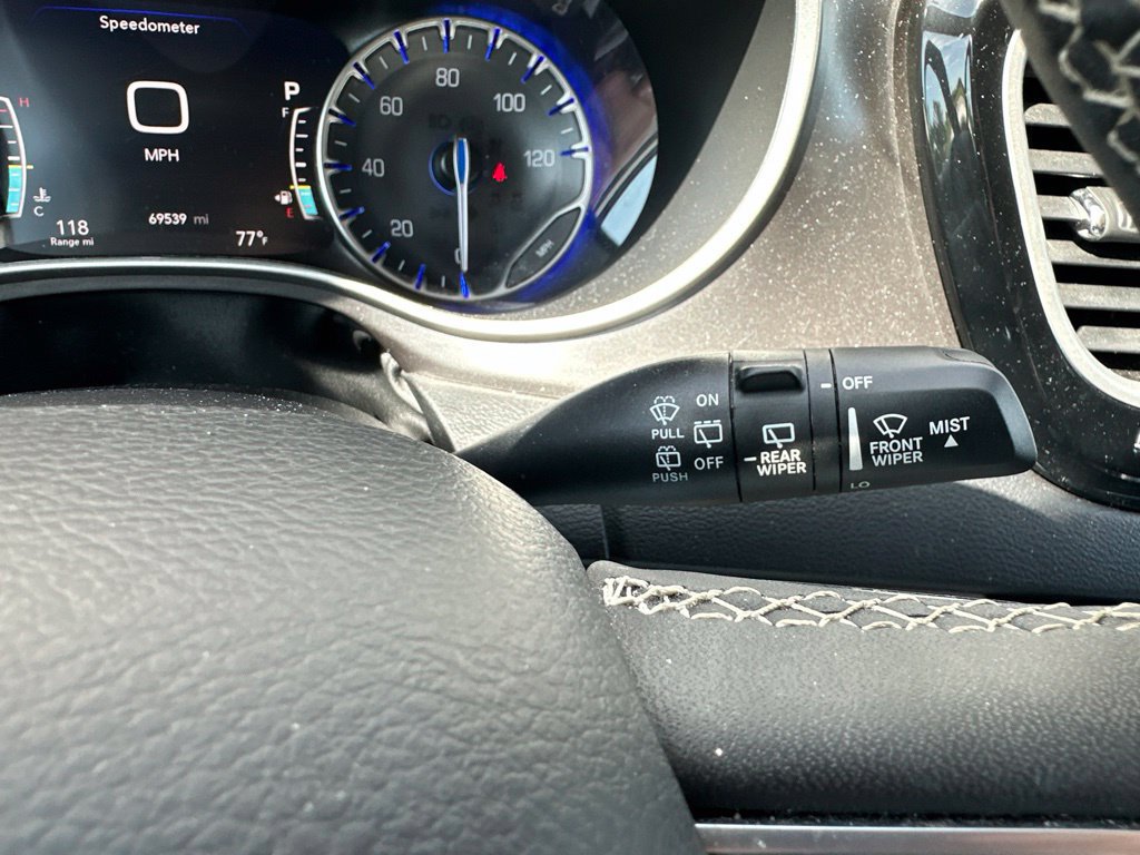 Used 2024 Chrysler Pacifica Touring-L FWD image 28
