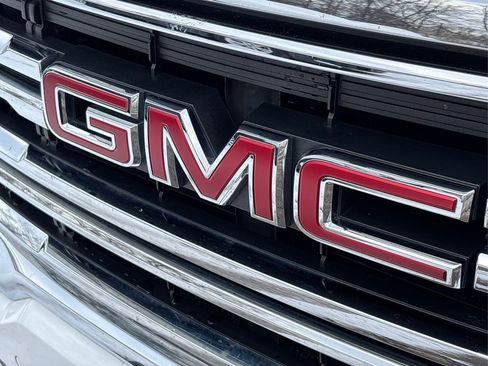 Used 2023 GMC Acadia SLE w/ LPO, Floor Liner Package image 15