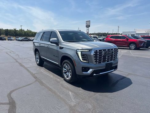 Used 2026 GMC Yukon Denali w/ Sun & Power Step Package AWD/4WD image 8