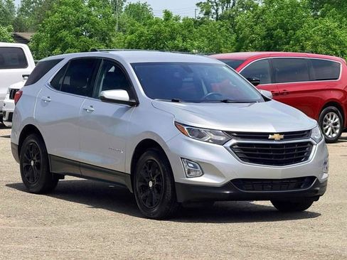 Used 2018 Chevrolet Equinox LT FWD image 3