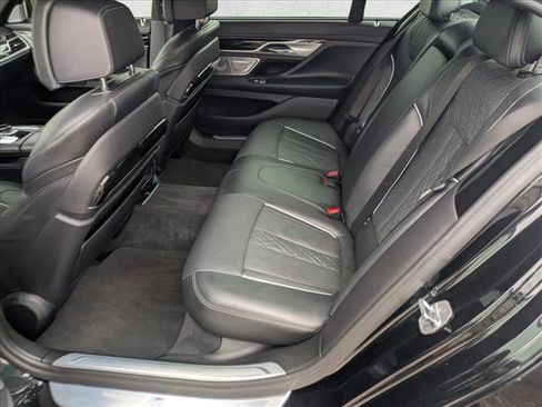 Used 2021 BMW 750i xDrive w/ Executive Package AWD/4WD image 17
