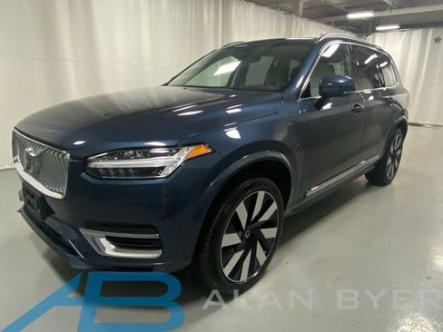 Used 2025 Volvo XC90 T8 Plus w/ Protection Package AWD/4WD image 1