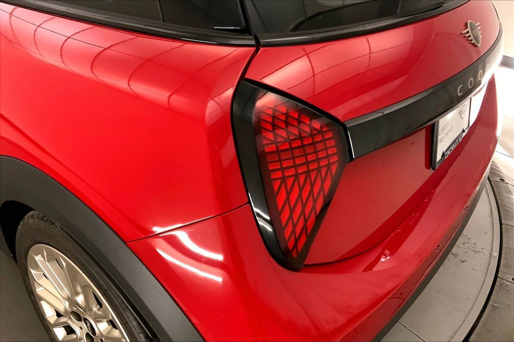Certified 2025 MINI Cooper S FWD image 28