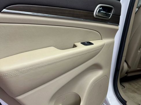 Used 2014 Jeep Grand Cherokee Overland w/ Advanced Technology Group image 25