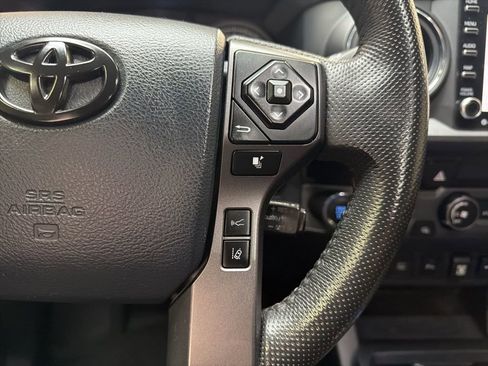 Used 2020 Toyota Tacoma TRD Off-Road w/ Technology Package image 17