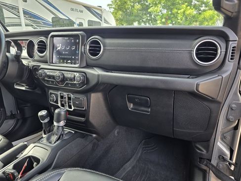 Used 2022 Jeep Gladiator Overland w/ Popular Equipment Package AWD/4WD image 32