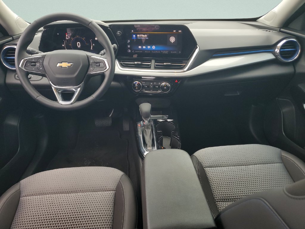 Used 2025 Chevrolet Trax LT w/ Driver Confidence Package FWD image 14