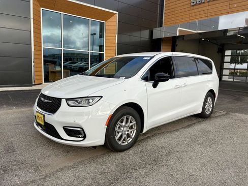 New 2026 Chrysler Pacifica Select FWD image 1