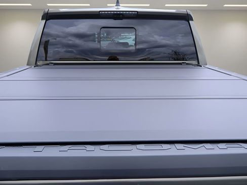 Certified 2025 Toyota Tacoma Limited AWD/4WD image 18