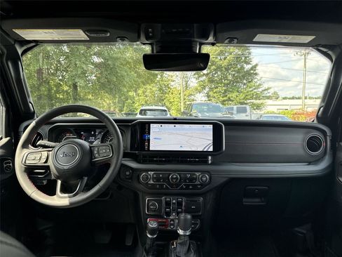 Used 2024 Jeep Wrangler Unlimited Rubicon AWD/4WD image 13