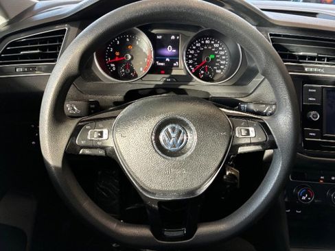 Used 2020 Volkswagen Tiguan S image 23