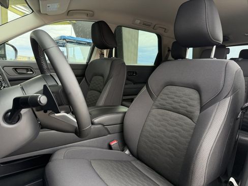 Used 2025 Nissan Pathfinder SV FWD image 30