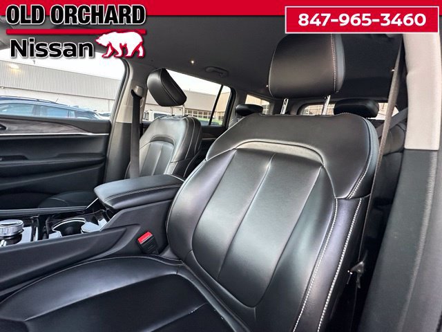 Used 2023 Jeep Grand Cherokee L Limited AWD/4WD image 11