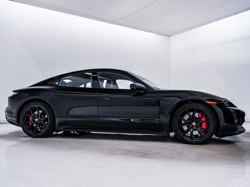 Certified 2024 Porsche Taycan GTS image 9