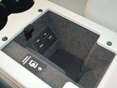 New 2026 Porsche Macan image 32