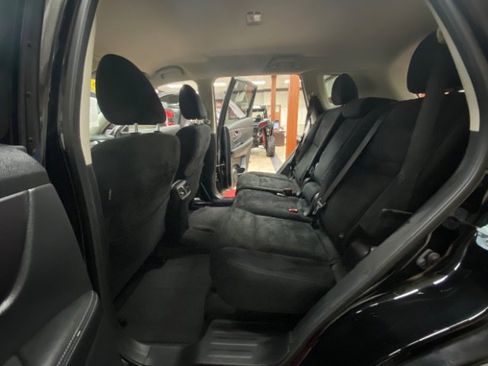 Used 2016 Nissan Rogue SV w/ SV Premium Package image 13