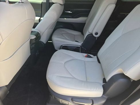 Used 2024 Toyota Grand Highlander AWD image 10