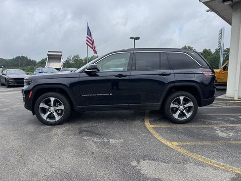 Used 2024 Jeep Grand Cherokee Limited AWD/4WD image 2
