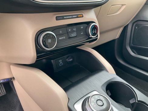 Used 2022 Ford Escape SE image 65