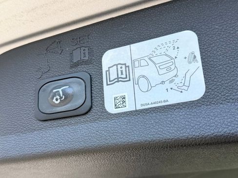 Used 2019 Ford Escape Titanium AWD/4WD image 30