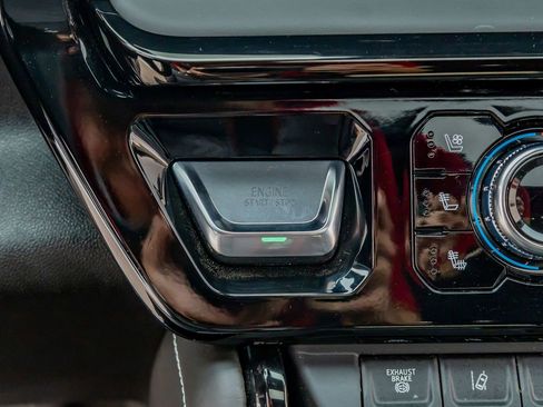 Used 2025 GMC Sierra 2500 AT4X image 22