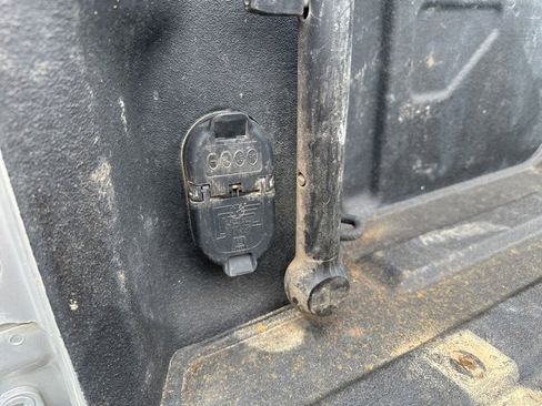 Used 2023 GMC Sierra 3500 SLT w/ SLT Preferred Package image 15