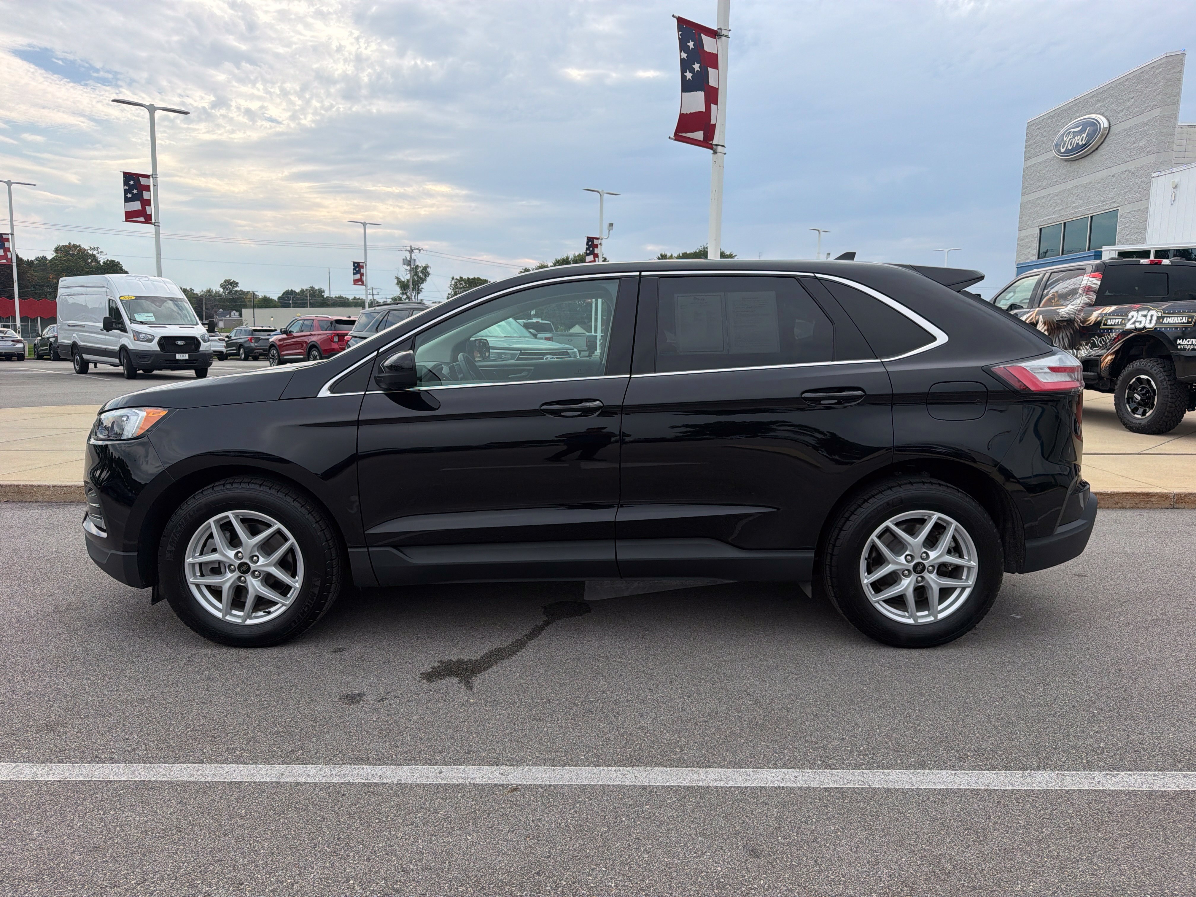 Used 2024 Ford Edge SEL w/ Convenience Package AWD/4WD image 4