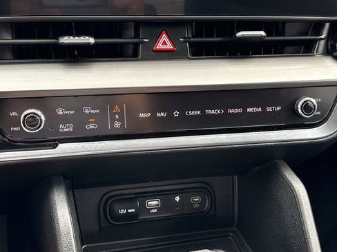 Used 2025 Kia Sportage EX FWD image 21