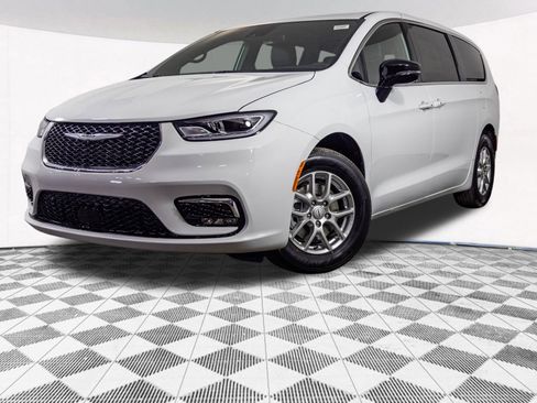 New 2026 Chrysler Pacifica Select FWD image 2