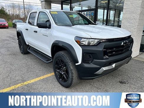 Used 2024 Chevrolet Colorado Trail Boss AWD/4WD image 41