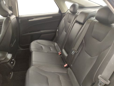 Used 2016 Ford Fusion Titanium FWD image 18
