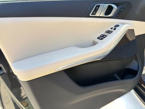 Used 2022 BMW X5 sDrive40i w/ Premium Package RWD image 13