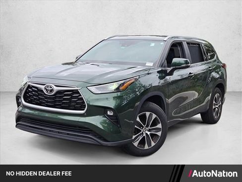Used 2023 Toyota Highlander XLE FWD image 1