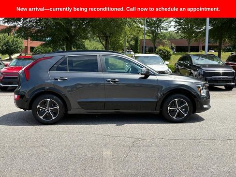 Used 2025 Kia Niro FWD image 6