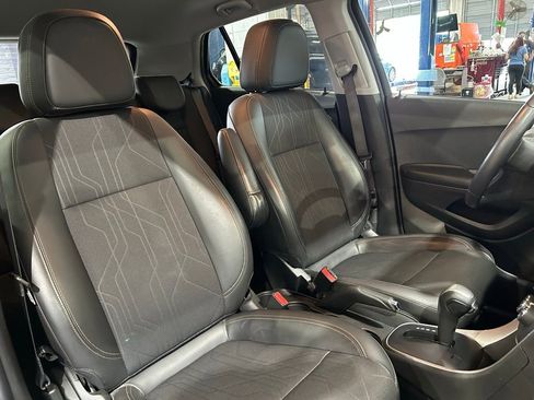 Used 2022 Chevrolet Trax LT w/ LT Convenience Package AWD/4WD image 37