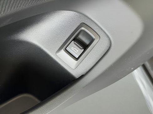 Used 2025 BMW 530i w/ Premium Package image 15