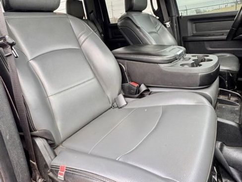 Used 2022 RAM 2500 Tradesman w/ Chrome Appearance Group image 13