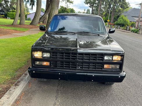 Used 1990 Chevrolet Suburban 2WD image 8