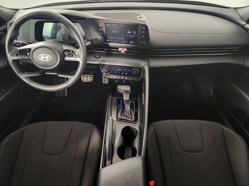 Certified 2025 Hyundai Elantra Sport FWD image 17