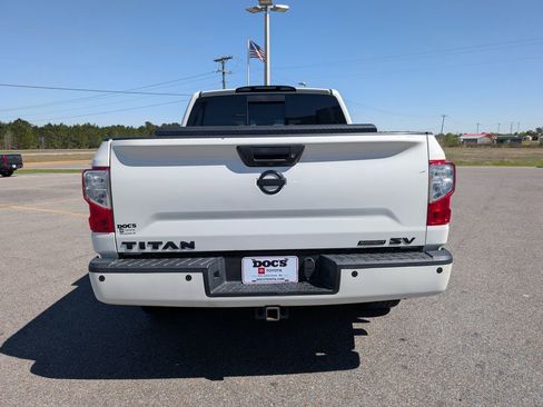 Used 2018 Nissan Titan SV w/ SV Convenience Package image 4