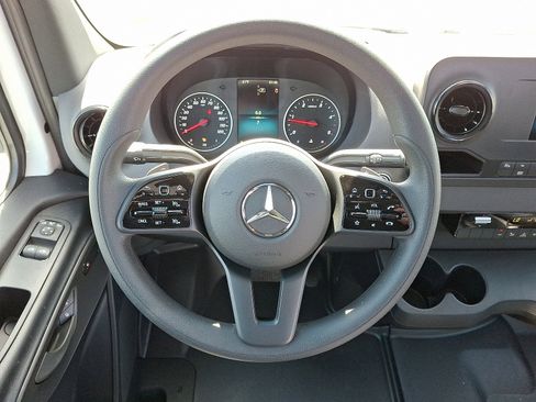 Used 2024 Mercedes-Benz Sprinter 2500 image 17
