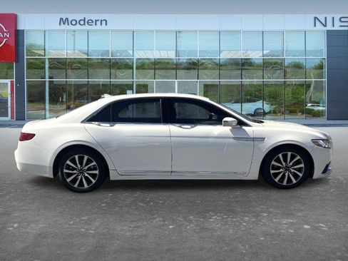 Used 2018 Lincoln Continental Premiere image 4