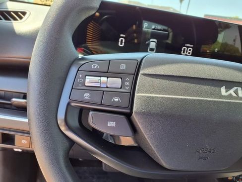 Used 2025 Kia K4 LXS image 18