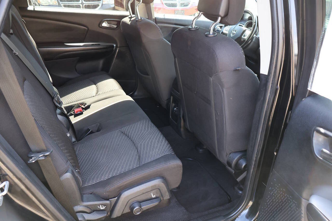 Used 2014 Dodge Journey SXT w/ Flexible Seating Group FWD image 22