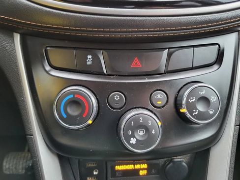 Used 2021 Chevrolet Trax LT AWD/4WD image 20