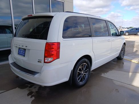 Used 2018 Dodge Grand Caravan GT image 6