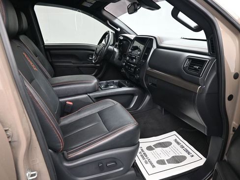 Used 2021 Nissan Titan PRO-4X w/ Pro-4x Convenience Package image 12