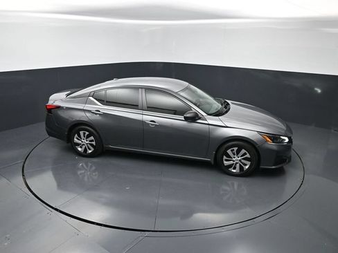 Used 2025 Nissan Altima 2.5 S FWD image 25