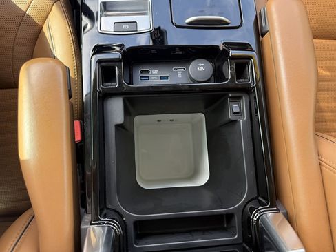 Used 2017 Land Rover Discovery HSE AWD/4WD image 28